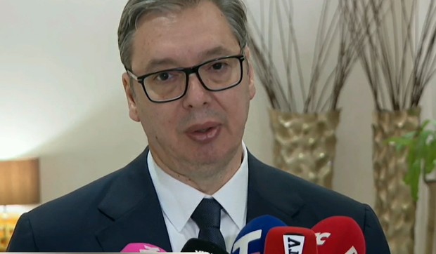 Vučić, Baku