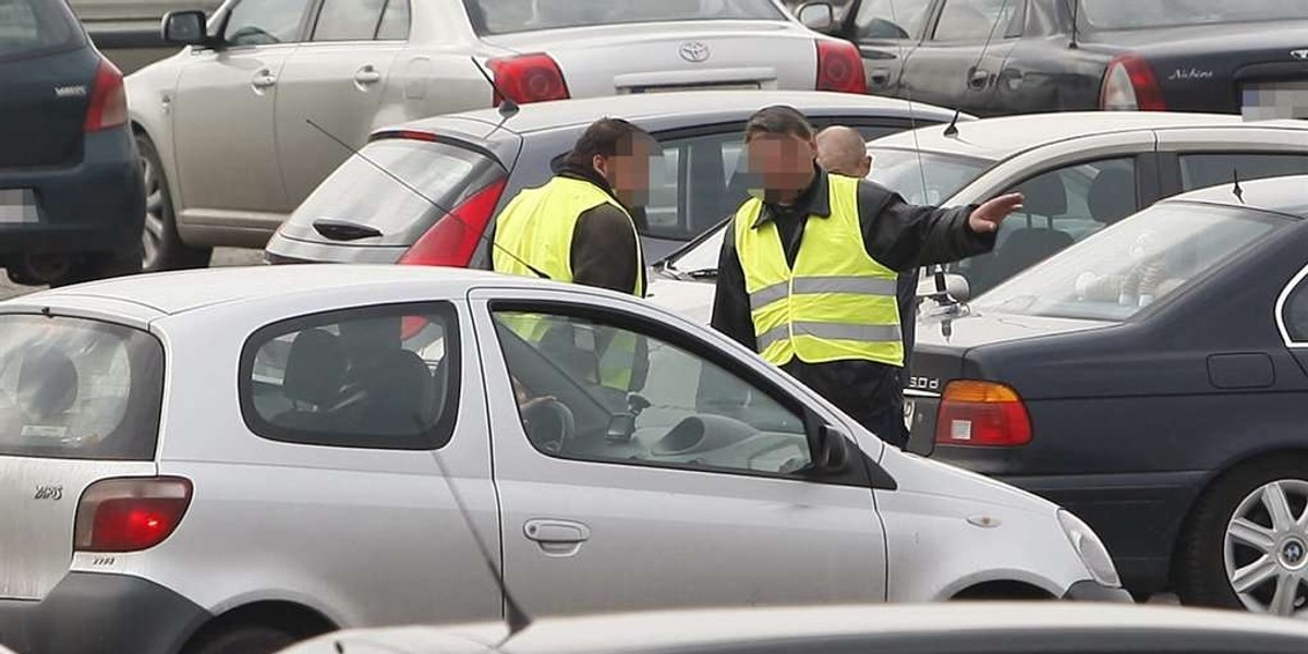 Przegońcie fałszywych parkingowych