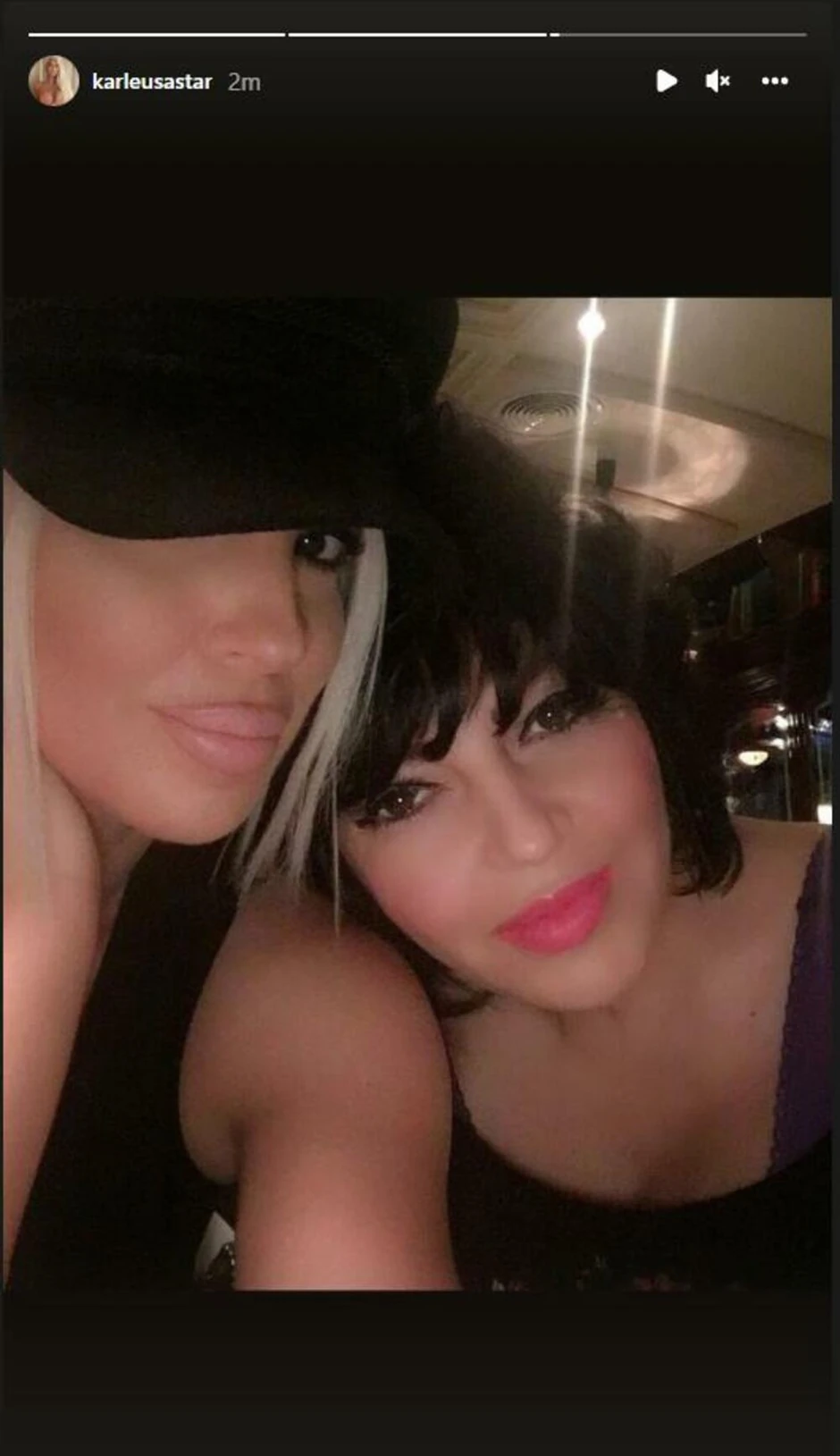 Jelena Karleuša na kraju dana oglasila samo slikom sa svojom majkom Divnom, koja joj je za života bila najveća podrška