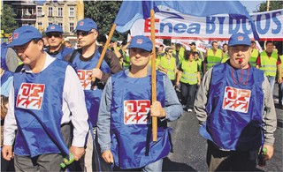 Związkowcy Enei uwłaszczyli się na majątku spółki. Brali mieszkania za złotówkę