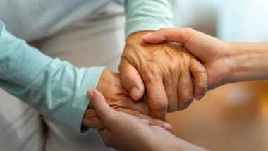 zasilek-opiekunczy-2026-komu-przysluguje-ile-wynosi