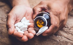 Zalew fałszywych leków. W Polsce jeden na sto kupionych w aptece specyfików jest podrobiony