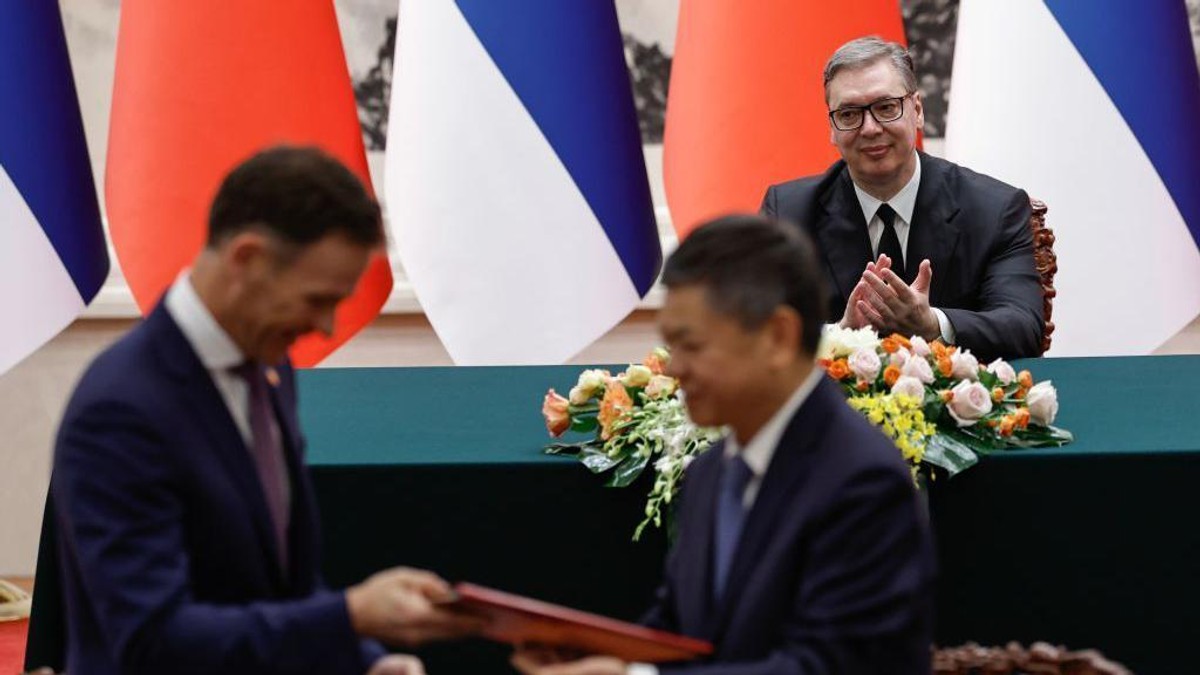 Kineski i srpski zvaničnici potpisali su više od 20 sporazum, među kojima i nekoliko privrednih | Foto: TINGSHU WANG/POOL/EPA/Shutterstock