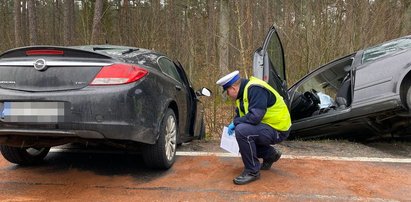 Opel zderzył się z ciężarówką. 31-latka w zaawansowanej ciąży została ranna