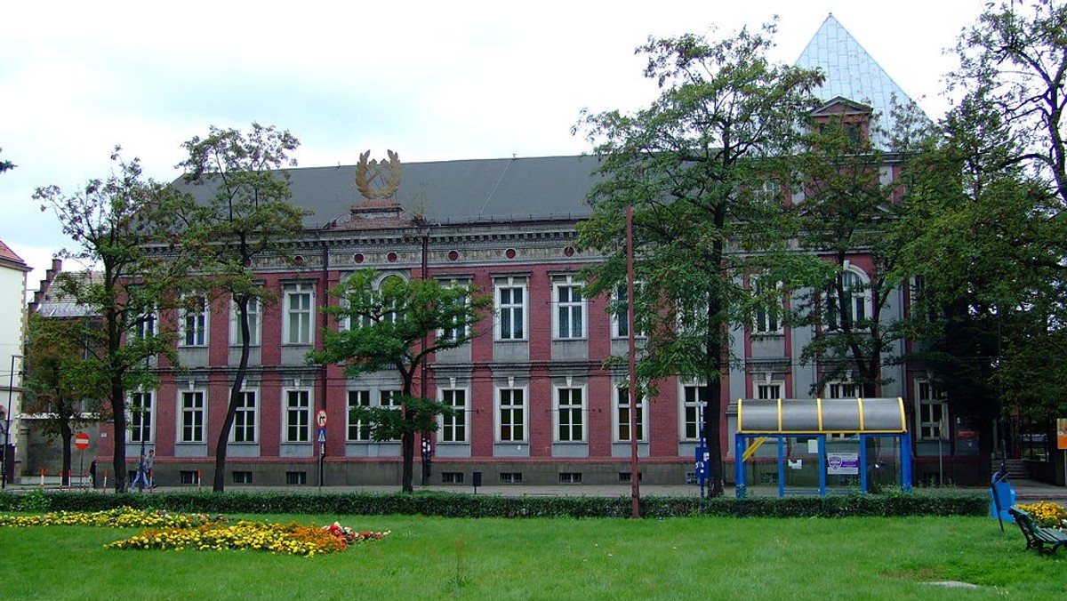 Zabrzańskie Muzeum Górnictwa Węglowego unieważniło przetarg na odbudowę zrujnowanej zabytkowej cechowni dawnej kopalni Królowa Luiza. W przetargu na to zadanie placówka otrzymała ofertę o połowę przekraczającą ustalony budżet.