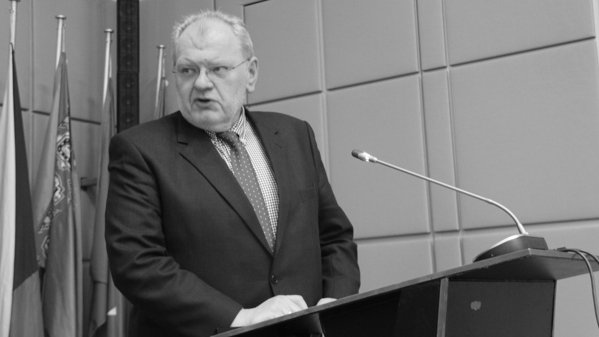 Był jednym z najlepszych w historii polskiej dyplomacji specjalistów od rozbrojenia. Adam Kobieracki zmarł dziś w wieku 67 lat.