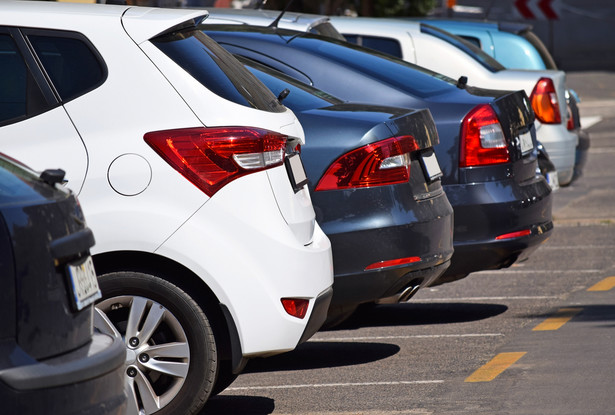 Olbrzymi mandat za zajmowanie miejsca parkingowego... krzesłem