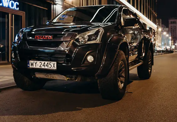 Isuzu D-Max. Jak zobaczysz tego potwora we wstecznym, zjedziesz z podkulonym ogonem