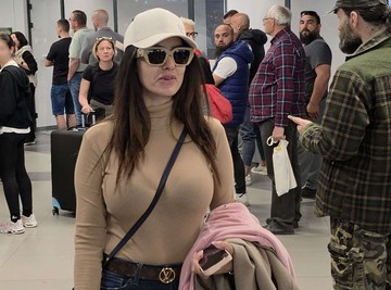 Tanja Savić i Muki na aerodromu