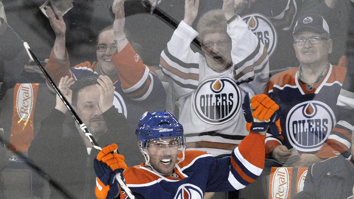 Edmonton Oilers zwyciężyli 8:4 Chicago Blackhawks i była to niespodzianka sama w sobie. Drugą niezwykłą rzeczą w tym spotkaniu było zdobycie aż ośmiu punktów przez Sama Gagnera. Hokeista Nafciarzy wyrównał tym samym rekord klubowy należący do tej pory do samego Weyne'a Gretzky'ego.