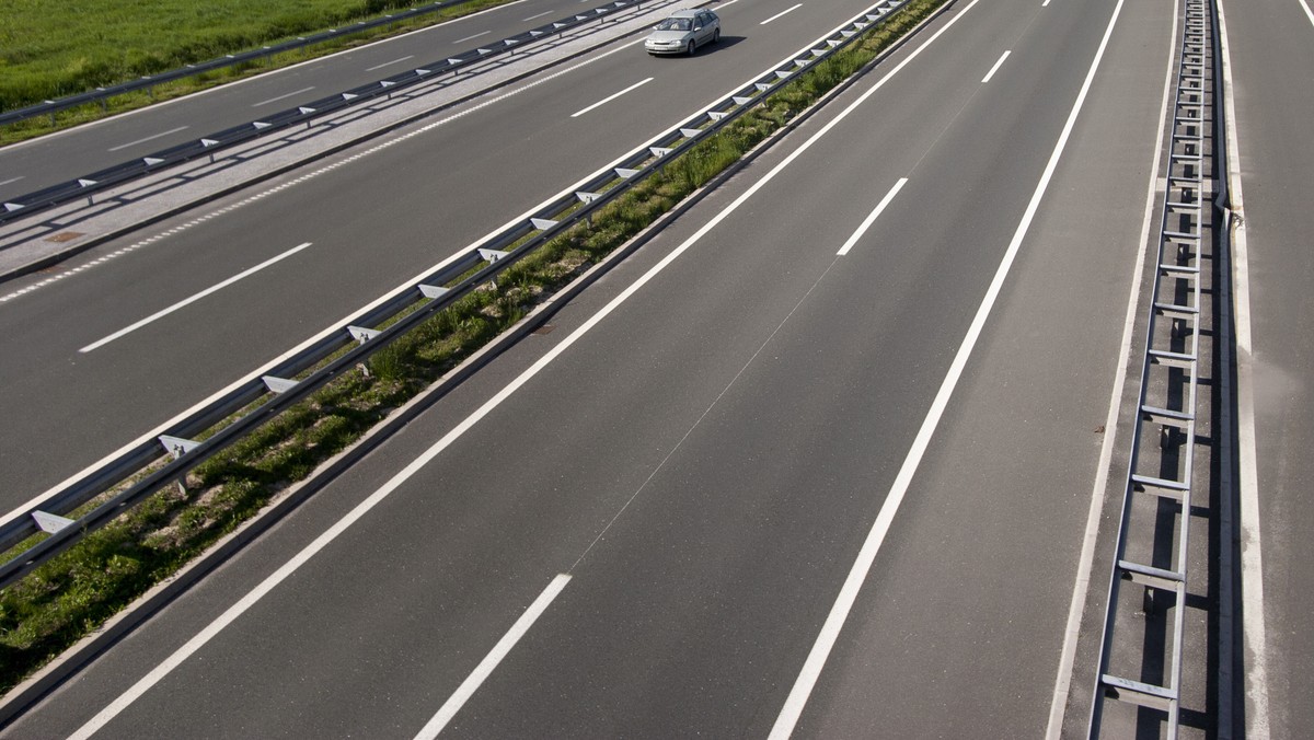 W związku z dalszym remontem nawierzchni autostrady A4, częściowo zamknięty - dla jadących do Katowic - został węzeł autostradowy Prądy w woj. opolskim – poinformował oddział GDDKiA w Opolu. Wyznaczono kolejne objazdy.