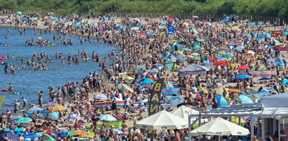 Mandat za brak dystansu na plaży? Oto co nam grozi podczas urlopu