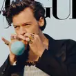 Harry Styles pierwszym mężczyzną na okładce amerykańskiego Vogue'a. Co chciał przekazać, zakładając sukienkę?