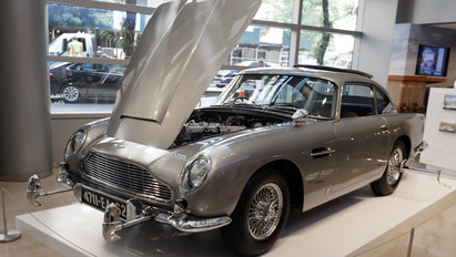 Elképesztő összeg: több mint egymilliárd forintért akár Ön is megkaparinthatja James Bond legendás autóját