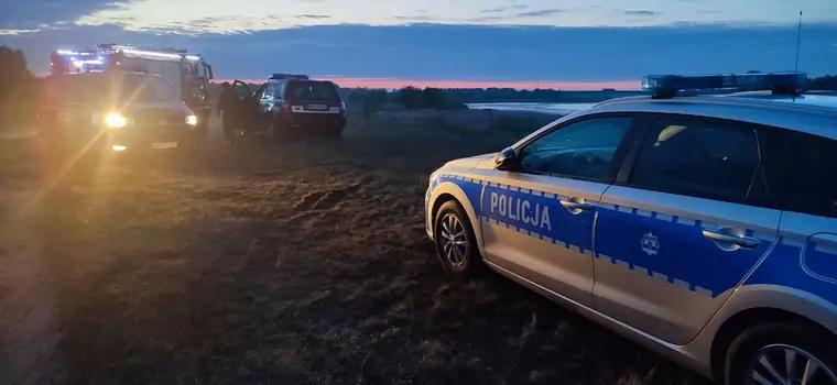 Tragedia nad Bugiem w Wyszkowie. Auto z ludźmi w środku zjechało do rzeki