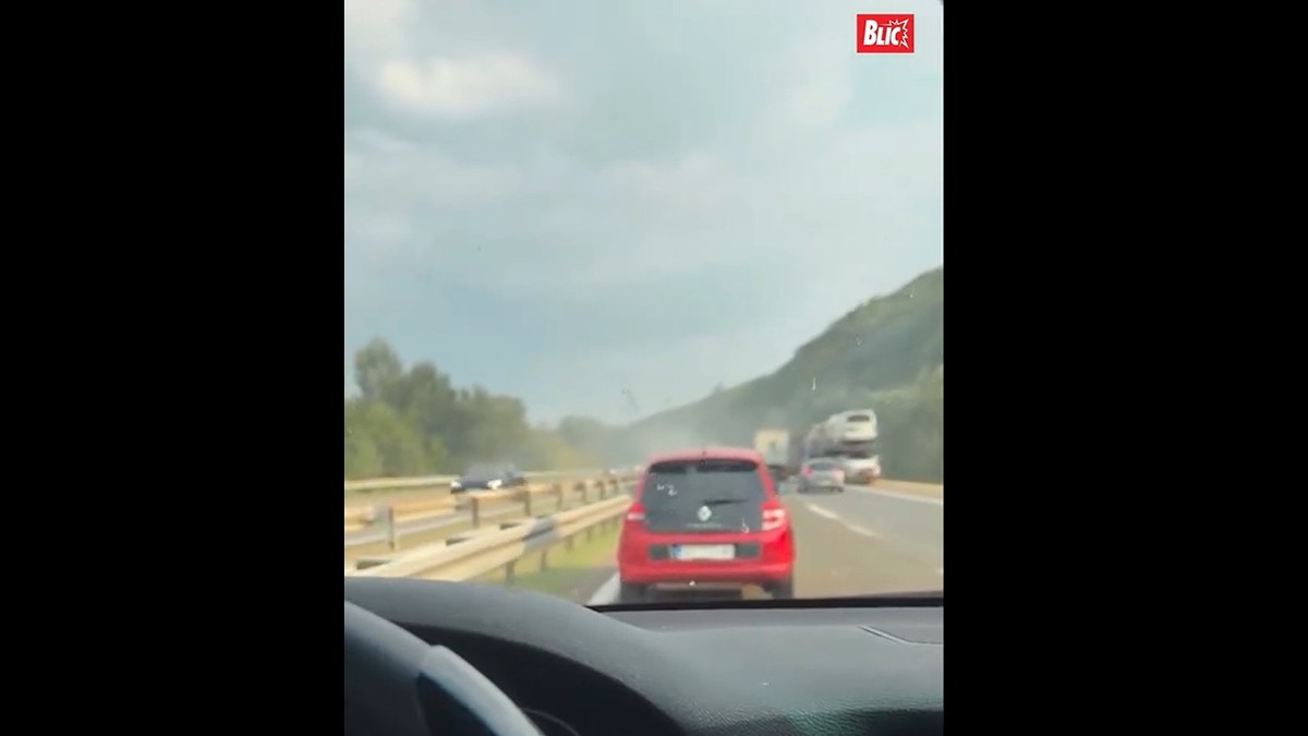 Zapalio se automobil kod Niša
