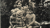 Waldemar Krzystek z mamą i braćmi