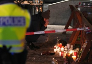 Ljudi odaju požtu žrtvama požara u Krans-Montani