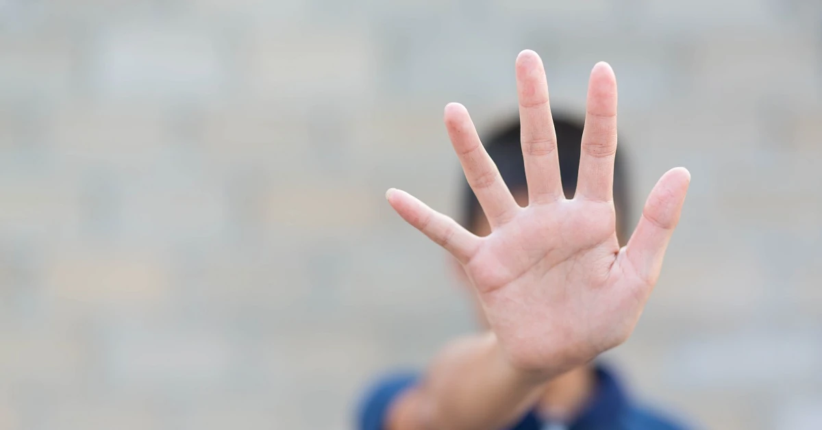 Policjantka oskarżona o pobicie 11-latka. Miała grozić, iż wywiezie jego matkę do Niemiec