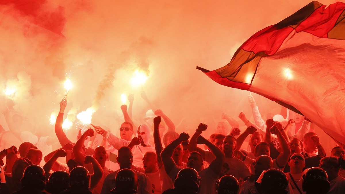 Legia kibice UEFA stadion kibole race racowisko