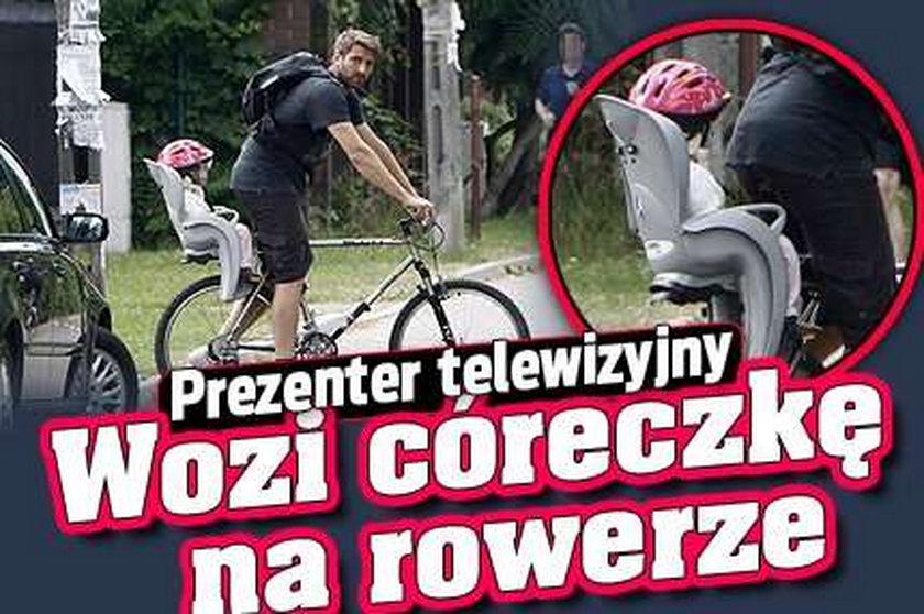 Prezenter telewizyjny wozi córeczkę na rowerze