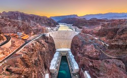 Potężna eksplozja na tamie Hoovera w USA