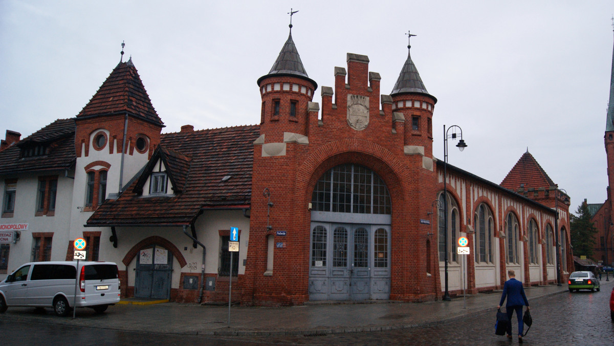 Bydgoszcz ogłosiła przetarg na dokumentację remontu konserwatorskiego znajdującej się na rogu ulic Magdzińskiego i Podwale hali. Po zakończeniu robót miasto ma wynająć obiekt, ale na swoich warunkach.