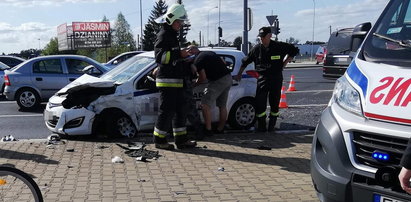 Samochód SOP zderzył się osobówką. Jedna osoba ranna