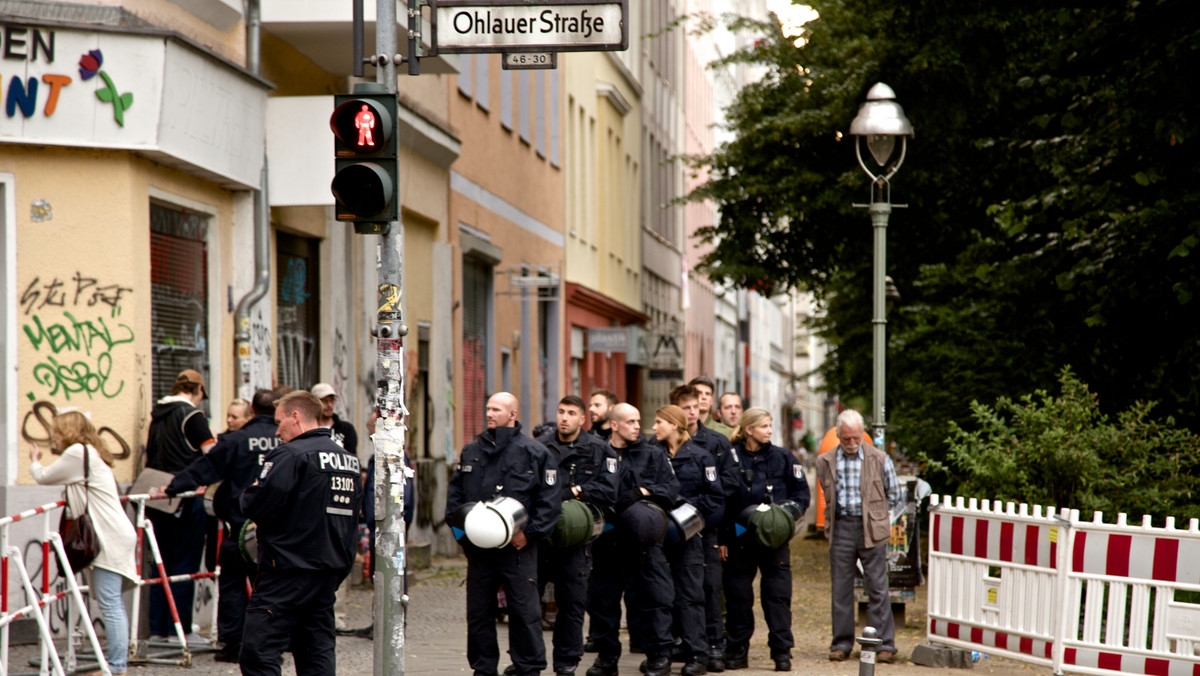 Niesławna dzielnica Brukseli jest dziś na ustach wszystkich. To właśnie tam przygotowano ostanie dwa wielkie zamachy terrorystyczne, które zszokowały całą Europę. Ale na Starym Kontynencie jest jeszcze wiele innych miejsc, które budzą grozę zarówno przeciętnych obywateli, jak i polityków, którzy nie mogą sobie poradzić z dzielnicami, które zupełnie wymknęły się spod kontroli.