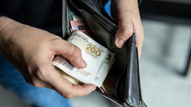 zajęcie świadczenia socjalnego: komornik może zabrać 100% zfśs