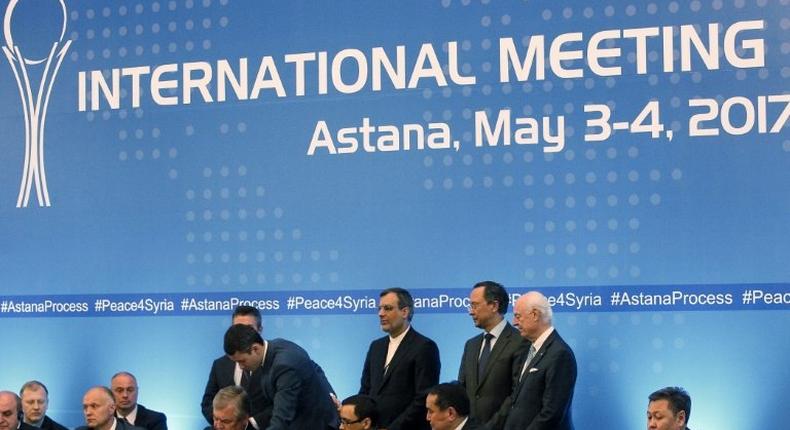 Russian mediator Alexander Lavrentiev, Iranian deputy foreign minister Hossein Jaberi Ansari, Kazakh Foreign Minister Kairat Abdrakhmanov and UN Special Envoy for Syria Staffan de Mistura sign a memorandum on creating safe zones in Syria