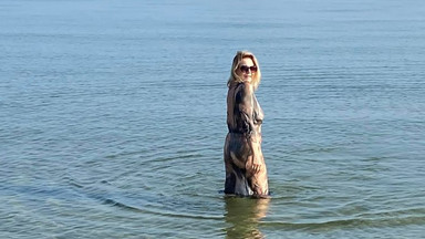 Grażyna Szapołowska zaskakuje zmysłowymi zdjęciami w stroju kąpielowym. "Kobieta petarda"
