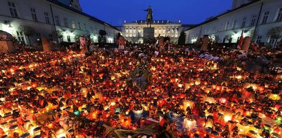 Smoleńsk - politycy i ludzie w żałobie