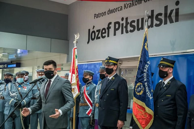 Kraków. Dworzec Główny ma nowego patrona. To marszałek Piłsudski -  Wiadomości