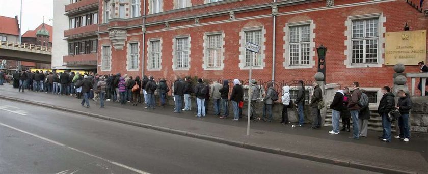 285 metrów kolejki! Tu dają pracę w policji