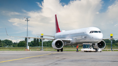 Samolot lecący do Katowic musiał zawrócić na lotnisko w Dortmundzie — ptak wpadł do silnika