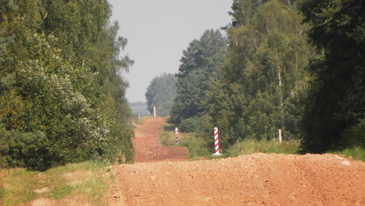 Podlascy pogranicznicy zatrzymali obcokrajowców, którzy próbowali dostać się do Niemiec przez Polskę. Nielegalni imigranci przekroczyli granicę polsko-białoruską i zostali zatrzymani w okolicach Narewki (powiat hajnowski). Obywatele Ekwadoru czekali w lesie na swojego rodaka, który obiecał im transport na terytorium Niemiec.