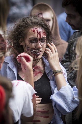 Uczestnicy zombie walk 2015