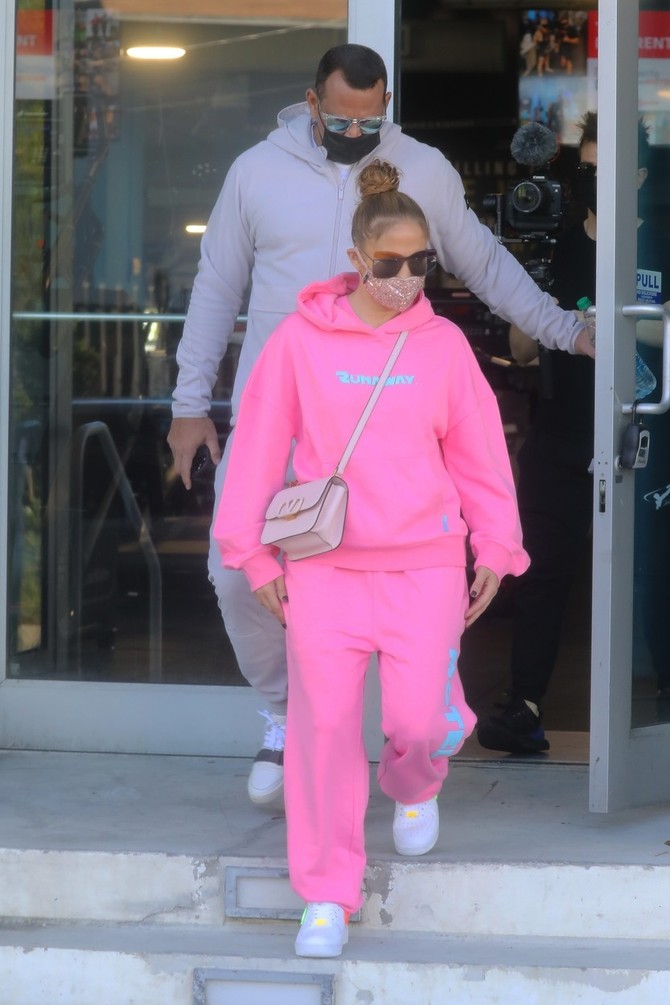 Džej Lo u roze trenerci