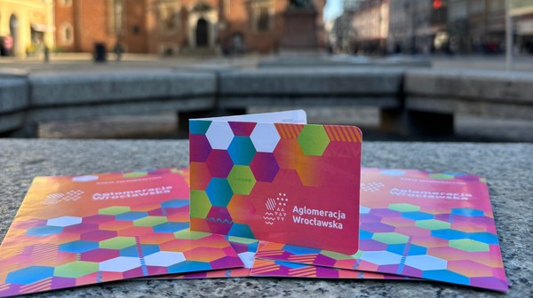 Program, prowadzony przez Stowarzyszenie Aglomeracja Wrocławska od 2022 roku, cieszy się niesłabnącą popularnością. W tym roku dla mieszkańców przygotowano 80 000 Kart Aglomeracyjnych.