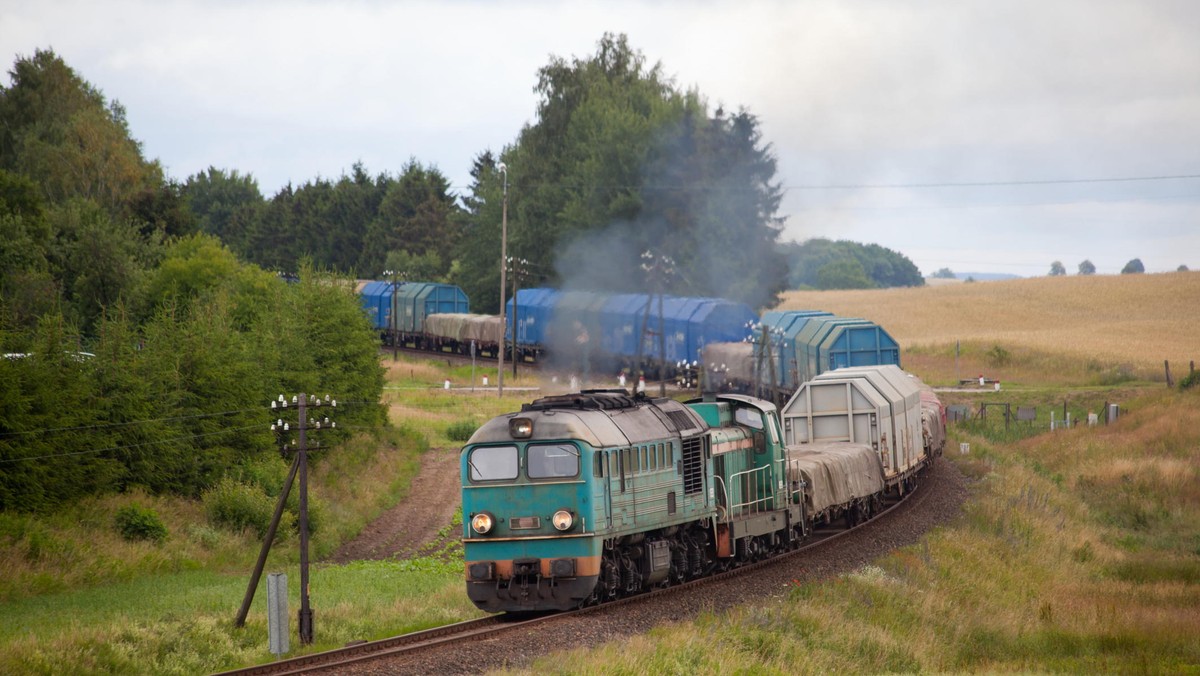 Przewoźnicy towarowi stanowczo sprzeciwiają się ograniczeniu ruchu pociągu z prędkościami poniżej 120 km/h na Centralnej Magistrali Kolejowej. Cel jest prosty – wyrzucić ruch towarowy z CMK. Ale co zrobią przewoźnicy, gdy już w grudniu PLK zamknie także alternatywne trasy?