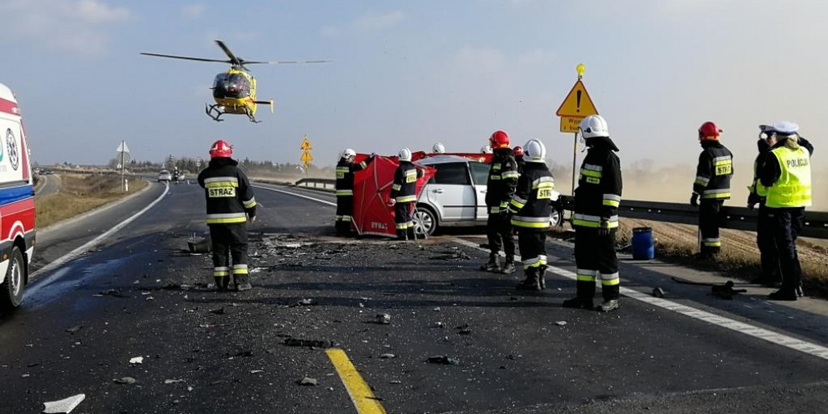 Tragiczny wypadek pod Świeciem. Ford uderzył w tira. Zginął piłkarz