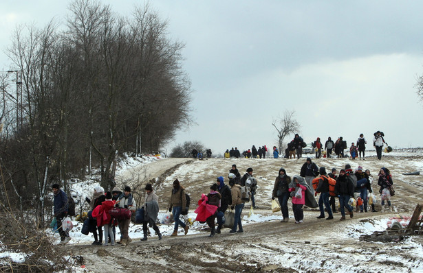 Macedonia przepuszcza imigrantów, Węgry częściowo zamykają granice