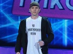 Sebastian Białek kolejnym raperem w finale "Must be the music"