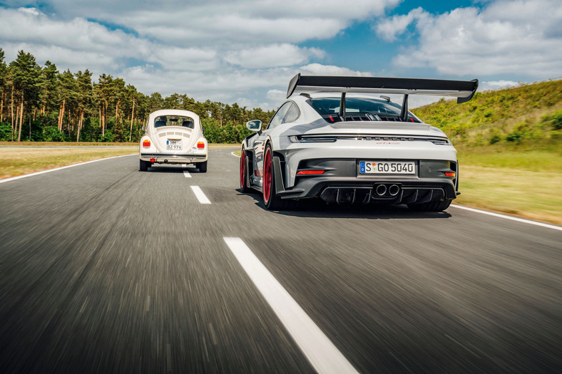 Volkswagen Garbus kontra Porsche 911 GT3 RS