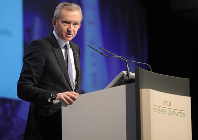 Znani i bogaci nie chcą być Francuzami i tłumaczyć się socjalistom z majątku