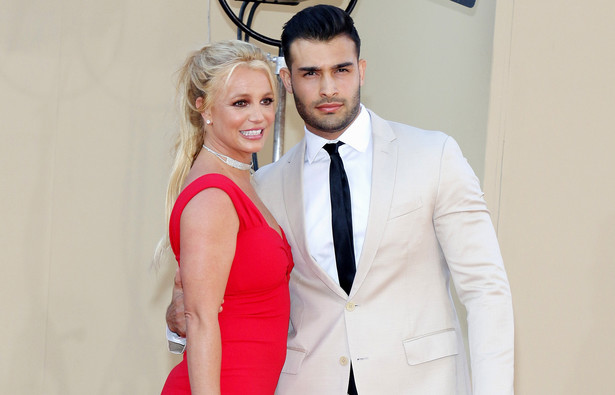 Britney Spears pobrała się z Samem Asgharim w 2022 roku. Teraz para się rozwodzi, po 14 miesiącach małżeństwa