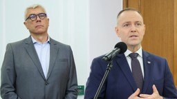 roman giertych drwi z karola nawrockiego w dniu jego urodzin. zatruta szpila w życzeniach