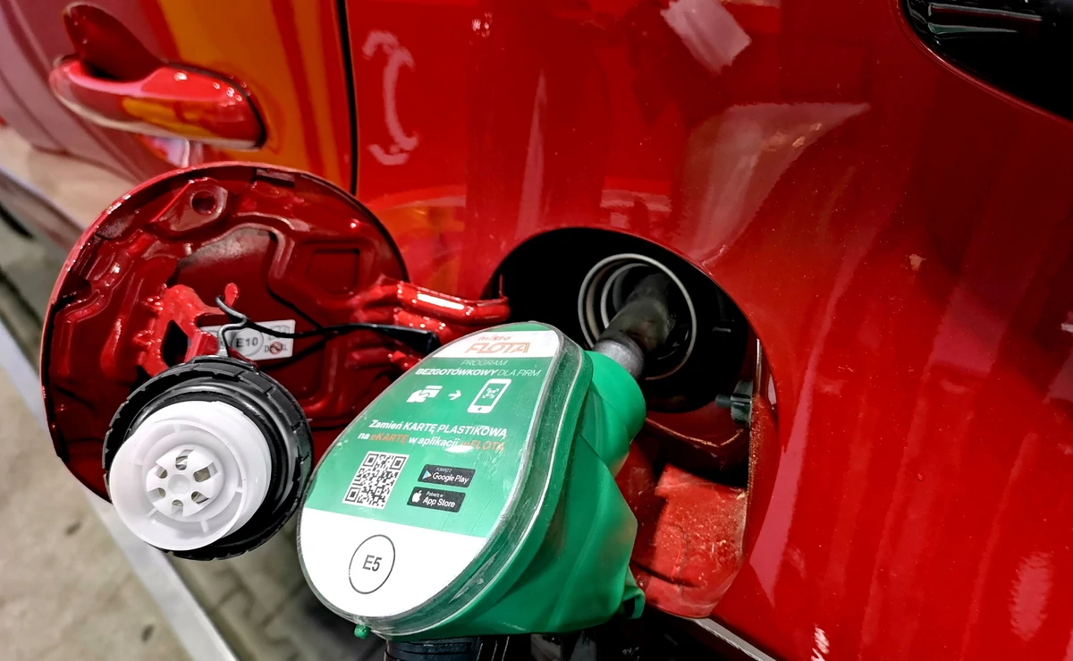 Los nuevos precios del combustible sorprenderán a los conductores.  Aquí hay un giro en la bomba.
