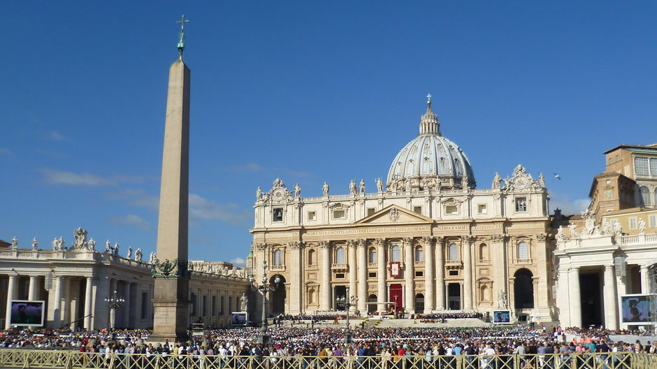 Obelisk od pogańskiego cesarza szaleńca. Jak trafił na najważniejszy plac Watykanu?